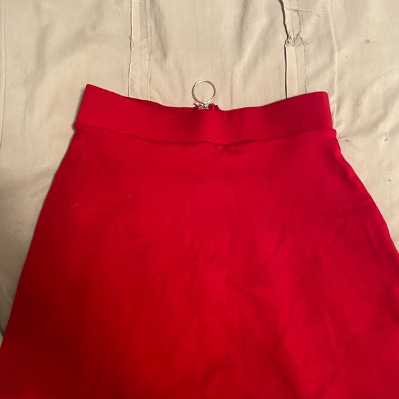 Red skirt with a little zipper - Picture 3 of 3